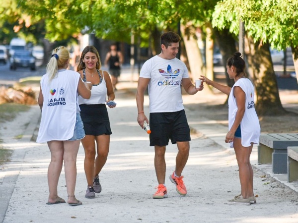 La Municipalidad de La Plata instaló puntos de hidratación para evitar golpes de calor ¿Dónde están?