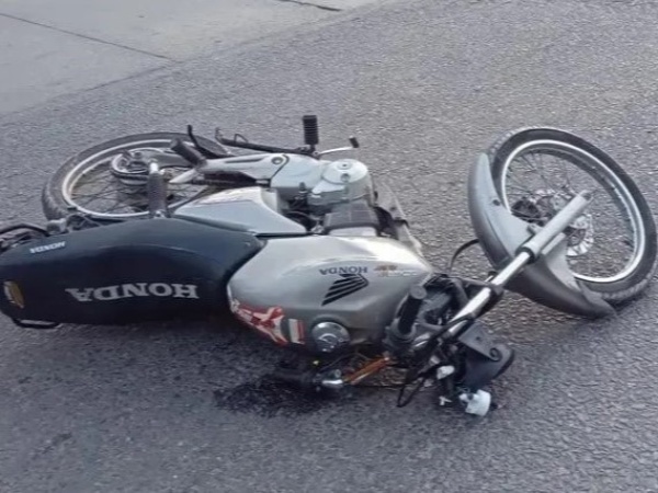 Falleció el joven que estaba internado tras chocar con su moto en La Plata: buscan testigos para esclarecer el accidente