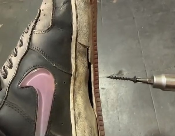 “Estoy cansado jefe”: un joven decidió arreglar sus zapatillas favoritas de una forma muy particular