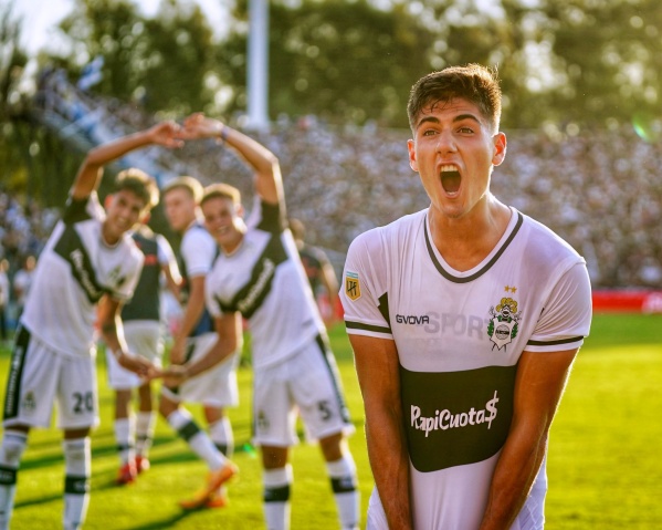 Se terminó el karma para el Lobo: Gimnasia lo dio vuelta con gol de Tarragona y ganó el clásico después de 13 años