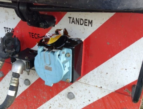 Una mujer fue arrollada por un tren de carga en Berisso luego de arrojarle una botella de cerveza: le amputaron una pierna