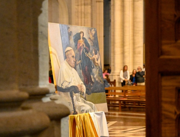 En imágenes, la emotiva misa en la Catedral de La Plata por el eterno descanso del papa Francisco