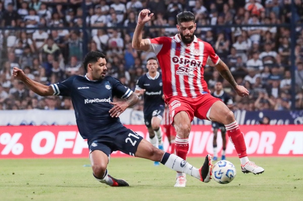 A Gimnasia se lo dieron vuelta en el final y se fue silbado por su gente