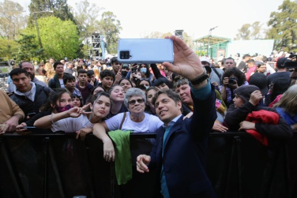 Axel Kicillof presentó la extensión del boleto estudiantil para universidades del interior en el Encuentro de Juventudes