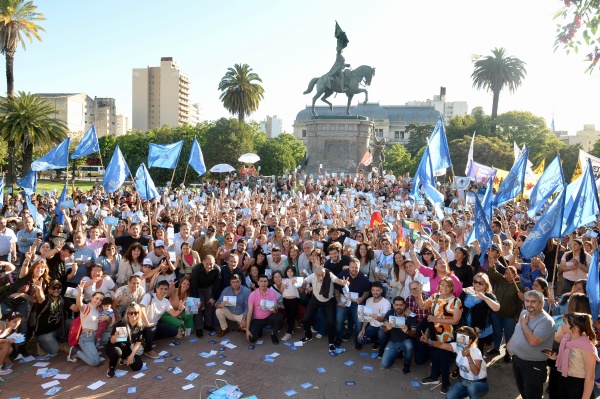 Alak en el cierre de campaña de Unión por la Patria en Plaza San Martín: "Massa es la mejor alternativa para los argentinos"