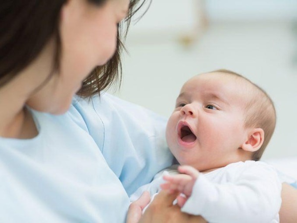 Mujer rompi&oacute; r&eacute;cord al dar a luz a 6 beb&eacute;s en 9 minutos