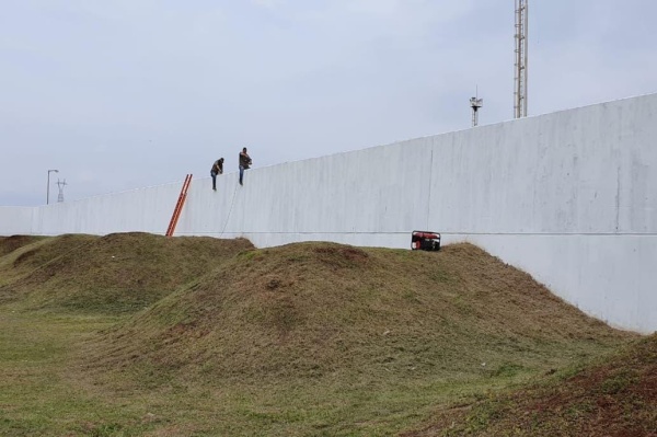 Un polémico muro que separa a la Argentina y Paraguay tendrá un récord mundial