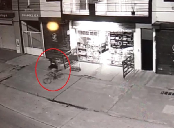 Estaba cerrando su local en Olmos, se dio vuelta y ya no tenía su bicicleta
