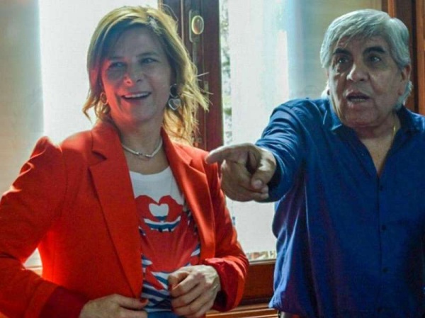 Moyano cierra en La Plata el acto de gremios que apoyan a Florencia Saintout