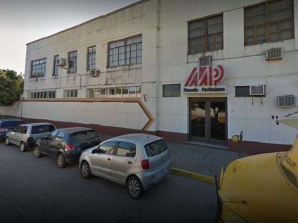 La empresa de cigarrillos Massalin Particulares, dueña de las marcas Marlboro y Philip Morris, cerró su planta en la provincia de Corrientes y despidió a 220 empleados