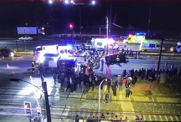 Horror en Chile: un hombre atropelló a &quot;caceroleros&quot; y mató a dos personas
