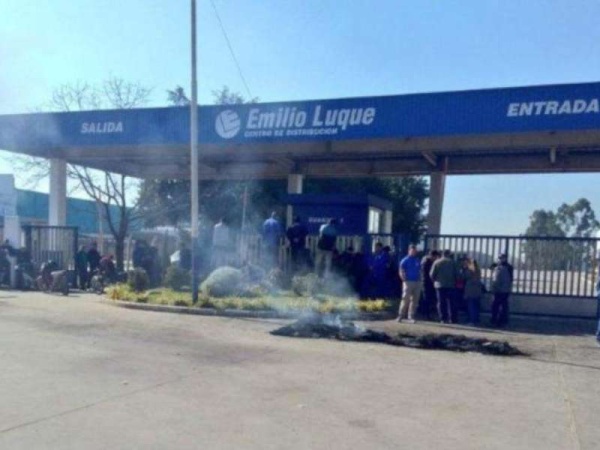 La cadena de supermercados Luque cerró sus 20 sucursales y despidió a 1200 empleados