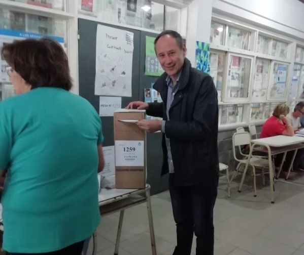 Sanguinetti votó en Villa Elisa: &quot;Estamos viendo mucha participación&quot;