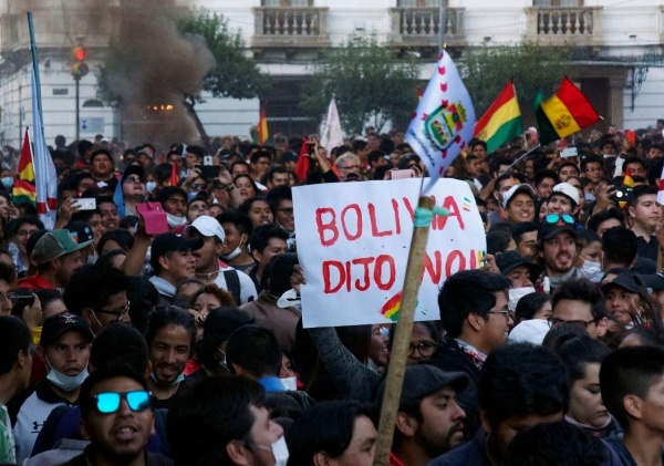 Tensión en Bolivia: La oposición pidió la renuncia de Evo Morales y el apoyo de las fuerzas armadas