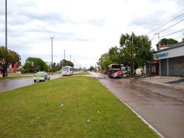 Cinco personas resultaron heridas tras un grave choque entre dos colectivos