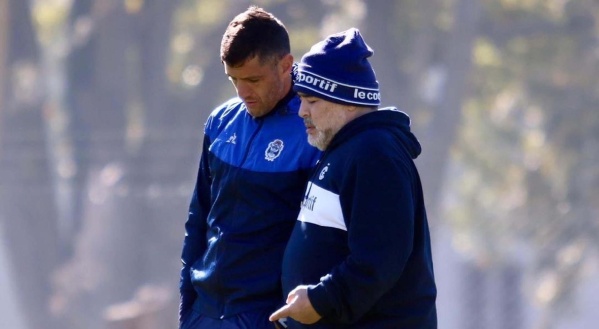 Maradona piensa en un equipo plagado de juveniles para jugar ante Aldosivi