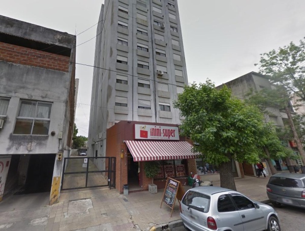 Conmoción: Un hombre de 58 años cayó de un piso 11 en el centro de La Plata
