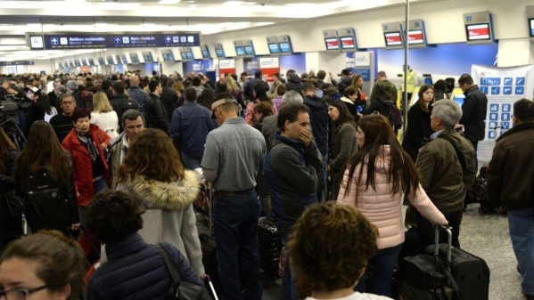 Conflicto en Aeroparque y Ezeiza: 55 vuelos demorados y más de 6000 pasajeros afectados