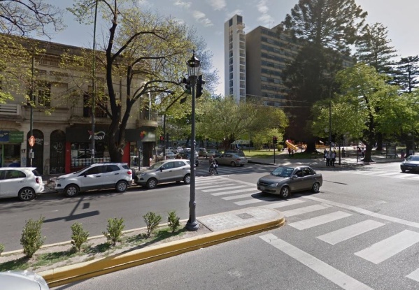 Atacaron a golpes y robaron a un joven en 7 y 59