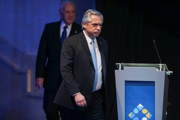 El dilema del cubo Rubik de Alberto: ¿Armar una cara o ir por todo?