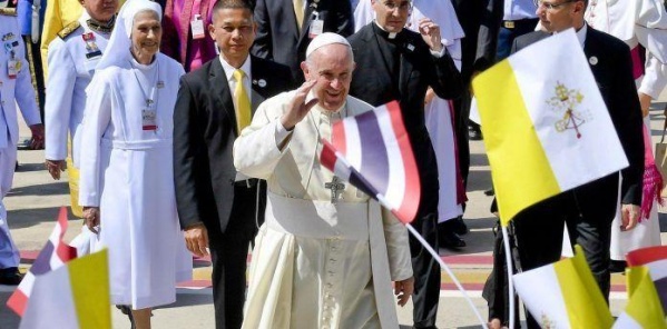 Francisco lleg&oacute; a Jap&oacute;n tras visitar durante tres d&iacute;as Tailandia