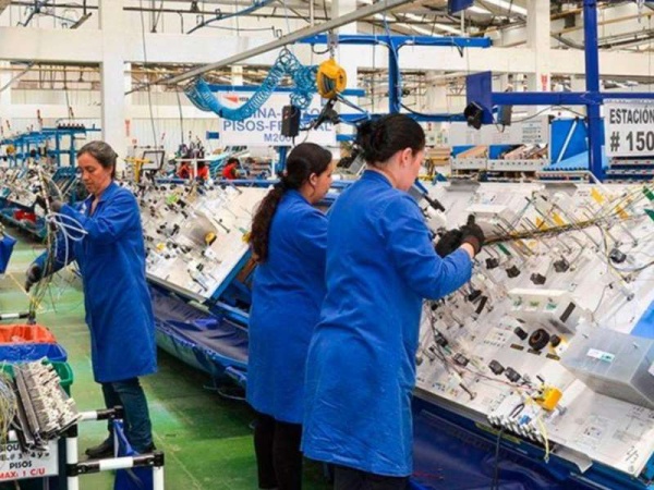 La actividad económica retrocedió 2,1% interanual en septiembre y cayó al nivel más bajo en casi 9 años