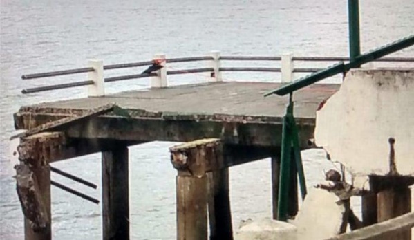 Tres pescadores cayeron al agua en Mar de Aj&oacute; al derrumbarse un tramo de un muelle
