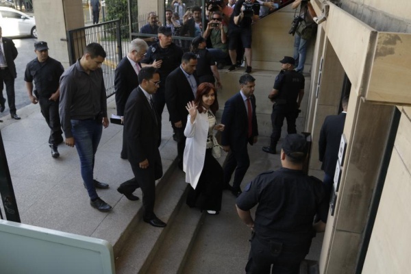 Cristina Kirchner irónica: &quot;No sé cómo tuve tiempo para gobernar porque me la pasaba haciendo asociaciones ilícitas&quot;