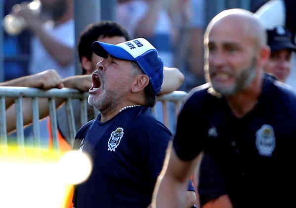 Maradona dijo que se mudará a La Plata por sus dolores de cintura