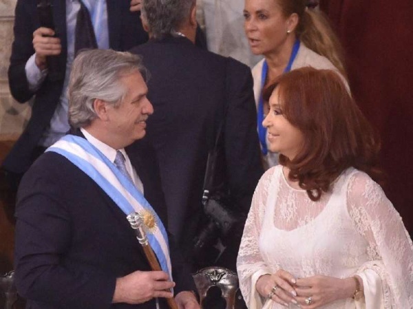 Alberto Fernández se emocionó al recordar a tres personas que lo &quot;signaron en la vida&quot;