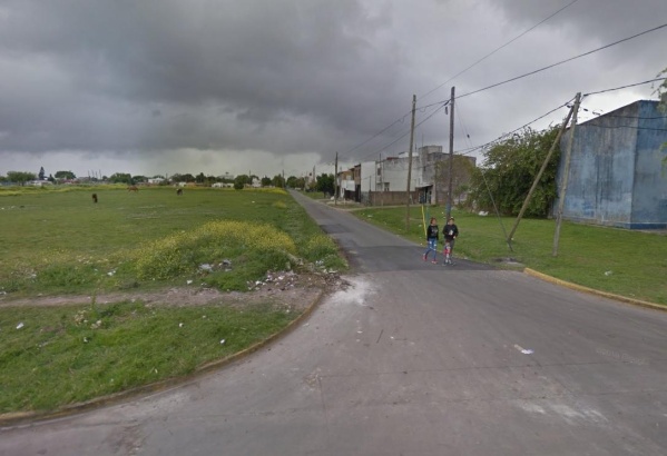 Discutía con su pareja, perdió el control del auto y chocaron en La Plata