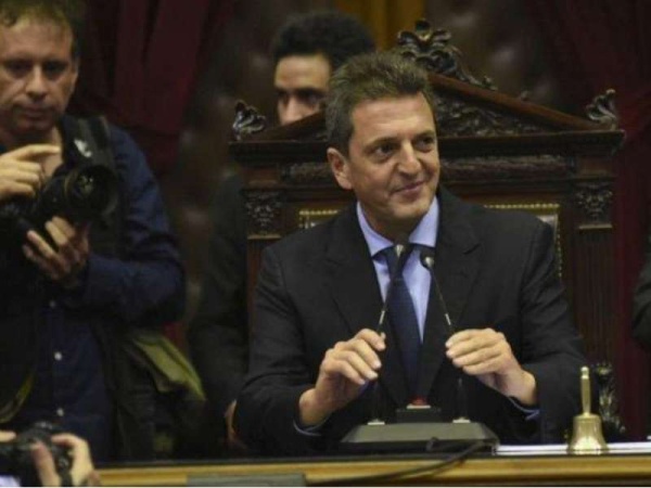 El oficialismo logró quórum para la jura de los nuevos diputados y hay expectativa por la sesión sobre la emergencia económica