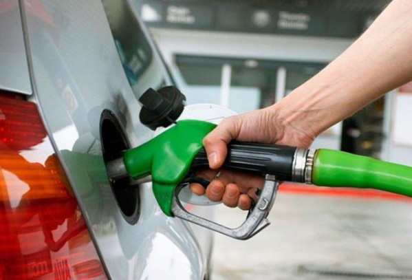 El Gobierno suspendió hasta el 31 de enero la suba del impuesto a los combustibles
