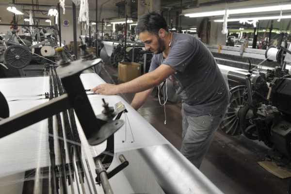 Cayó 3% la economía en julio pero hubo un tibio repunte frente al mes anterior