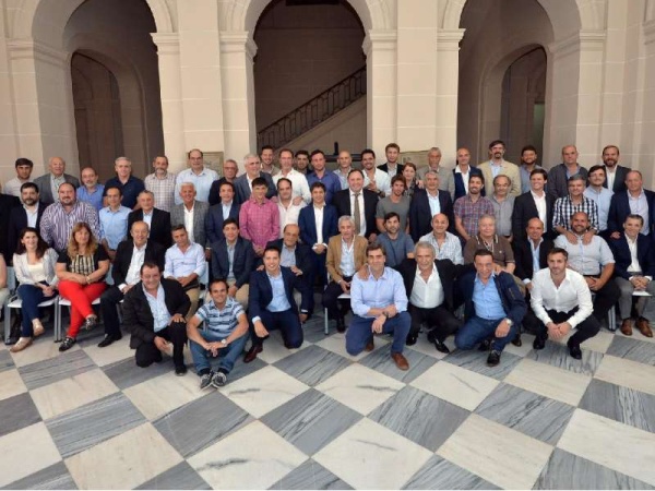 Reforma impositiva: Axel Kicillof recibió a intendentes de Juntos por el Cambio para destrabar la ley