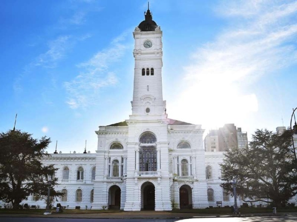 El municipio platense comenzó con la reestructuración de su personal y las modificaciones en todas sus áreas