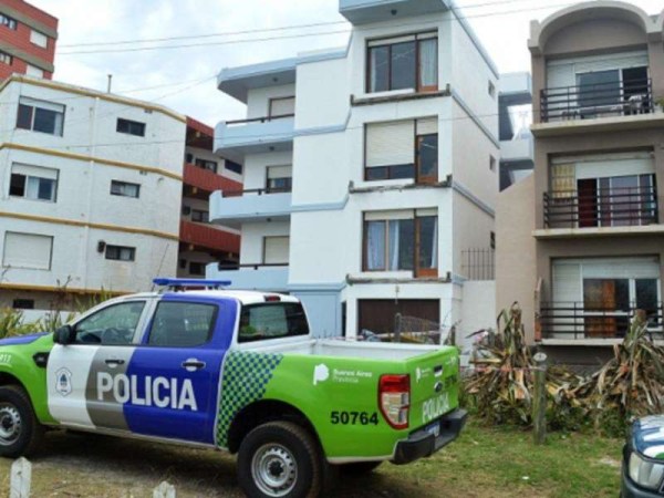 Peligro en Villa Gesell: se derrumbaron tres balcones de un edificio