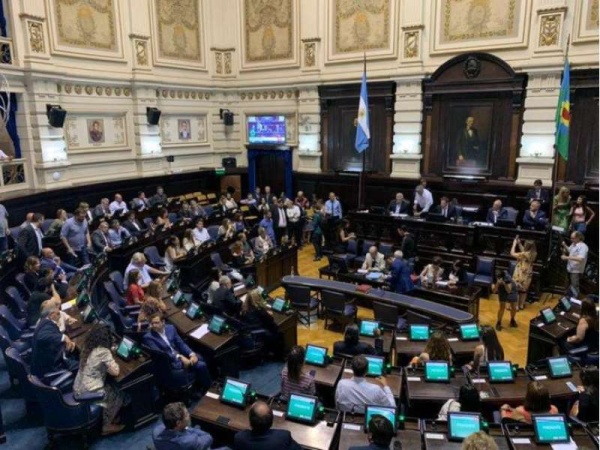 El oficialismo logró aprobar la ley impositiva en la Cámara de Diputados bonaerense pero discute cambios artículo por artículo