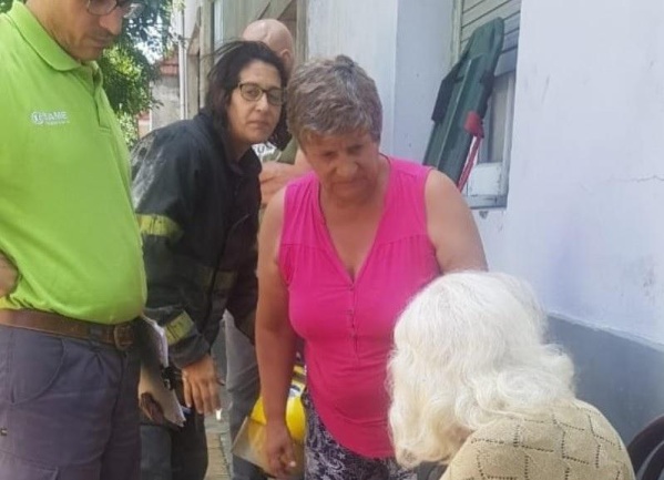 Tremendo susto en Berisso: dos ancianas quedaron atrapadas por el derrumbe de un techo