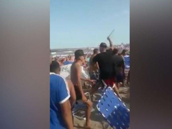 Batalla campal en una playa de Mar del Plata: pidió que bajaran la música y lo golpearon