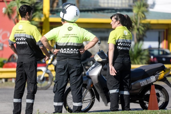 Tolerancia cero: Ya secuestraron 300 motos en La Plata por la falta del casco