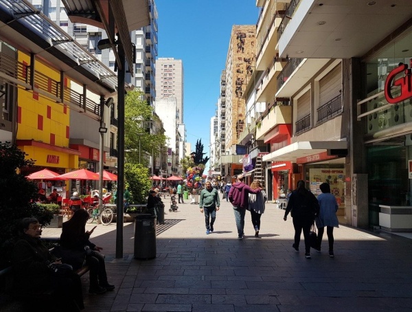 Dos hombres fueron apuñalados en la peatonal de Mar del Plata