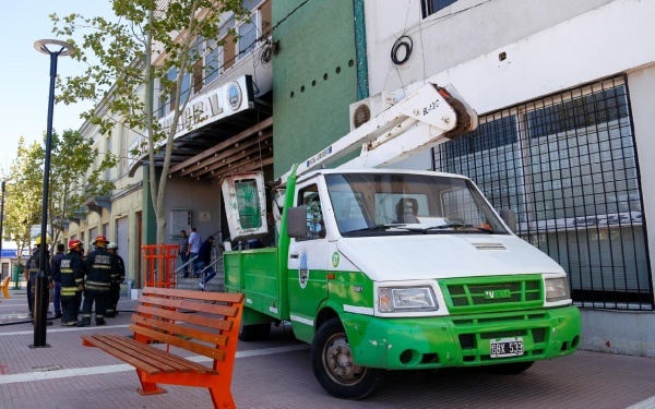 Susto en Ensenada: Un cortocircuito desat&oacute; un principio de incendio en el Teatro Municipal