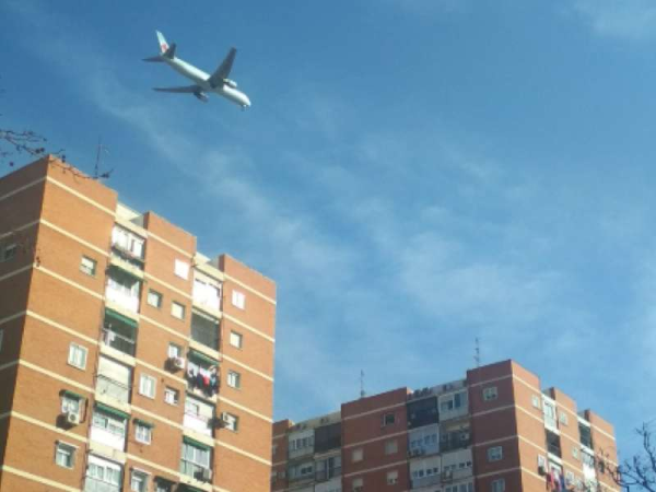 Madrid: un avión aterrizó de emergencia en el aeropuerto de Barajas