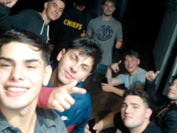 Sonrientes y con los pulgares para arriba: la selfie que se sacaron los rugbiers minutos después de matar a Fernando Báez Sosa