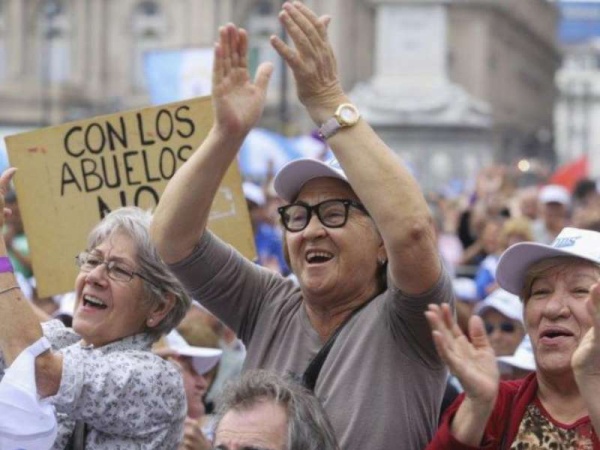 Oficializan el aumento de hasta 13% para las jubilaciones a partir de marzo