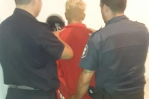 Un hombre trató de robarse una bandeja de solomillo en un supermercado de Ensenada