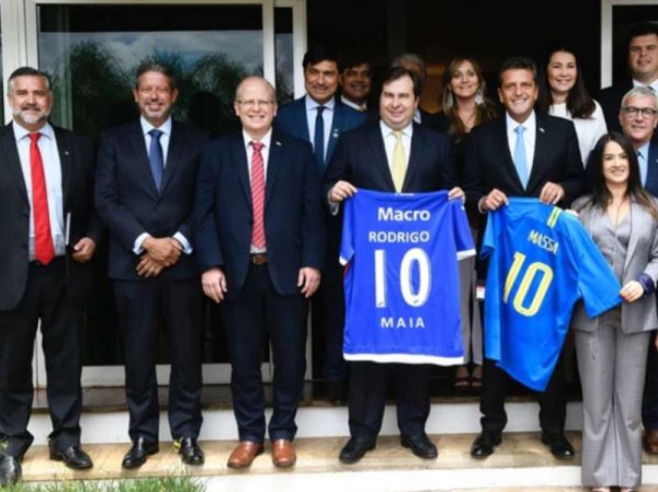 Jair Bolsonaro recibió a Sergio Massa y mostró su &apos;gran disposición a producir un acercamiento con Argentina&apos;