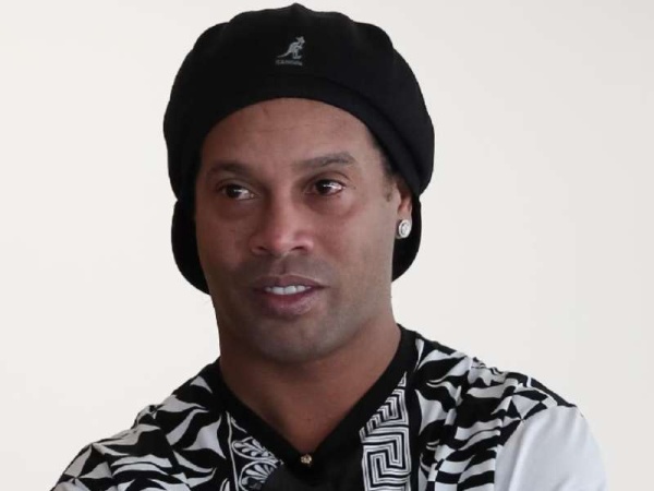 Ronaldinho declara en Paraguay tras ingresar con pasaporte falso