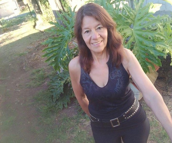 Insólito: Vecina platense debe &quot;pasar la botella&quot; con su bicicleta para tener agua